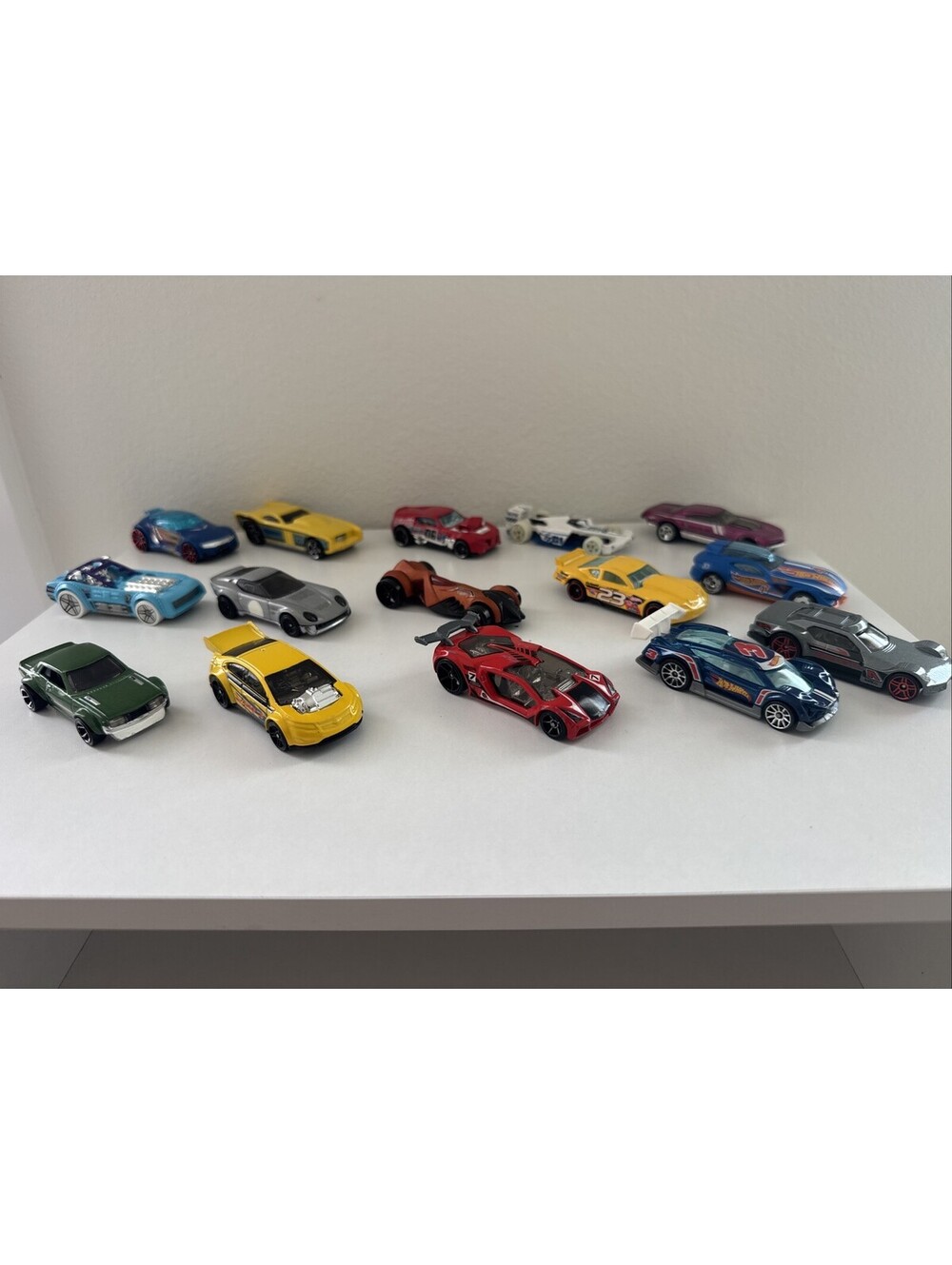 15 Hot Wheels Lot B